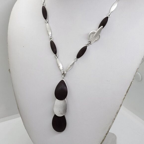 Brown And Matte Silver Tone Side Toggle Clasp Necklace - Picture 1 of 5